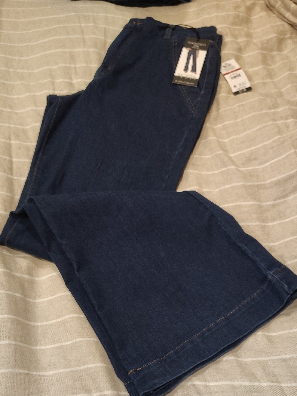 sofia By Sofia Vergara NWT Trouser Flare Jeans